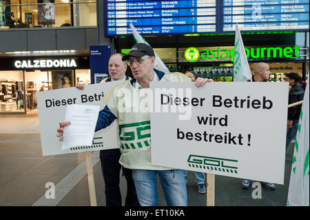 Berlin, Germany, the GDL strikers in Berlin Central Station Stock Photo