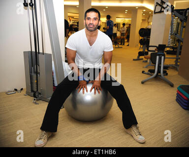 Suniel Shetty, Sunil Shetty, Indian actor, film producer, television personality, entrepreneur, exercise exercising in gym gymnasium, India Stock Photo