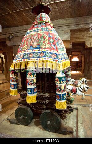 Meenakshi Amman Temple, Arulmigu Meenakshi Sundareshwarar Temple, wooden chariot, Madurai, Tamil Nadu, India Stock Photo