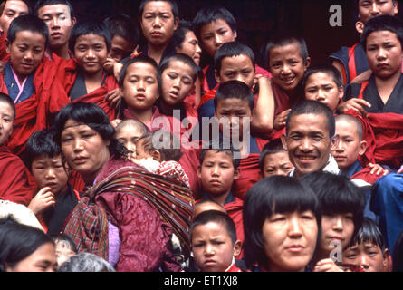 Buddhist mother with baby and Buddhist monks ; Tashichhoe Dzong ; Tashichhoedzong ; Thimphu ; Bhutan ; Asia ; old vintage 1900s picture Stock Photo