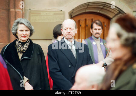 The Cross and Orb on show at Coventry Cathedral during service of reconciliation, Friday 12th February 1999. The 18ft gilded steel and copper cross constructed by Alan Smith - is to be formally presented to the people of Dresden. next year. Today's servic Stock Photo