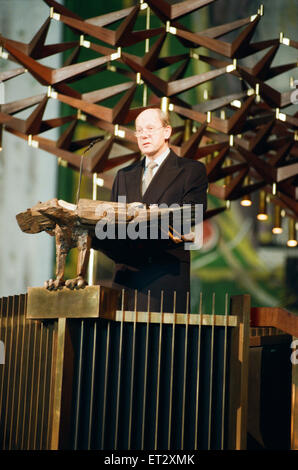 The Cross and Orb on show at Coventry Cathedral during service of reconciliation, Friday 12th February 1999. The 18ft gilded steel and copper cross constructed by Alan Smith - is to be formally presented to the people of Dresden. next year. Today's servic Stock Photo