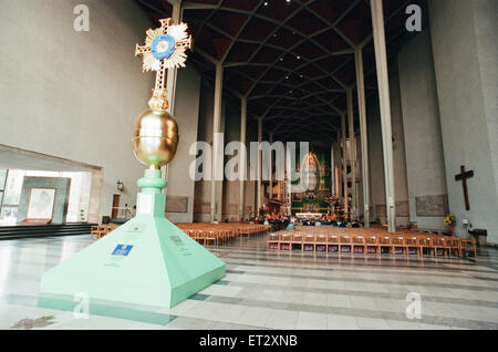 The Cross and Orb on show at Coventry Cathedral during service of reconciliation, Friday 12th February 1999. The 18ft gilded steel and copper cross constructed by Alan Smith - is to be formally presented to the people of Dresden. next year. Today's servic Stock Photo