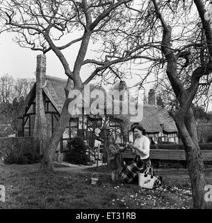 Anne Hathaway's Cottage in Shottery, near Stratford-upon-Avon, Warwickshire. Circa 1953. Stock Photo