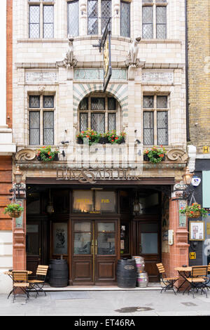 The art nouveau facade of the Fox & Anchor gastropub in Charterhouse Street, Smithfield, London. Stock Photo