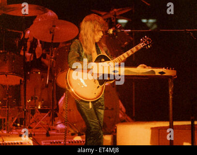 Guitarist Steve Howe of the classic progressive rock band Yes in performance at the Columbia Coliseum, Columbia, South Carolina, USA in 1976. Stock Photo