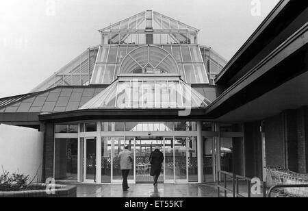 The Parkway Centre in Coulby Newham, Middlesbrough. 18th April 1986. Stock Photo