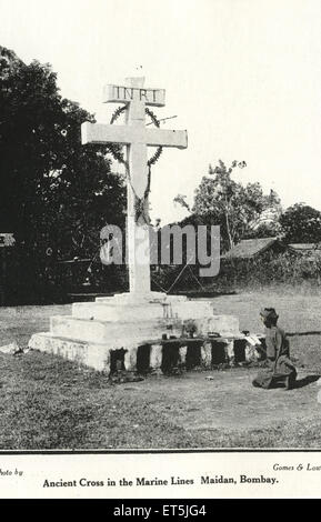 Catholic Community ; ancient cross ; Marine Lines maiden ; Bombay ; Mumbai ; Maharashtra ; India ; Asia ; Asian ; Indian ; old vintage 1900s picture Stock Photo