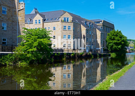 Apartments overlooking the Leeds and Liverpool Canal at Apperley Bridge, near Bradford, West Yorkshire, England UK Stock Photo