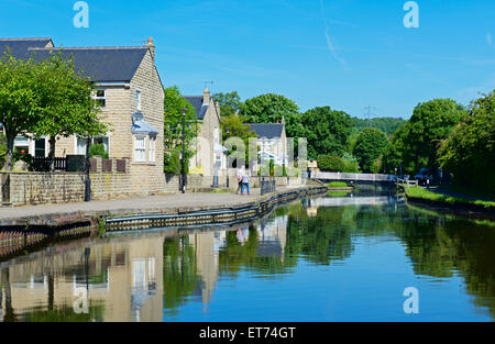 The Leeds-Liverpool Canal at Apperley Bridge, near Bradford, West Yorkshire, England UK Stock Photo