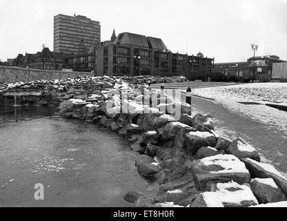 The changing face of Middlesbrough as the new pathway leads the eye passed the rockery and small waterfall to the new small lake at Central Park to the Civic Centre and Town Hall in the background with Corporation House towering behind. Top right is the Registry Office. 23rd November 1988. Stock Photo