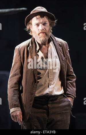 Pictured: Hugo Weaving as Vladimir. Actors Richard Roxburgh and Hugo Weaving star in Samuel Beckett's 'Waiting for Godot' at the Barbican Theatre. Part of the International Beckett Season, this Sydney Theatre Company play is directed by Andrew Upton. With Luke Mullins as Luke, Philip Quast as Pozzo, Richard Roxburgh as Estragon and Hugo Weaving as Vladimir. Performances from 4 to 13 June 2015 at the Barbican Theatre. Stock Photo