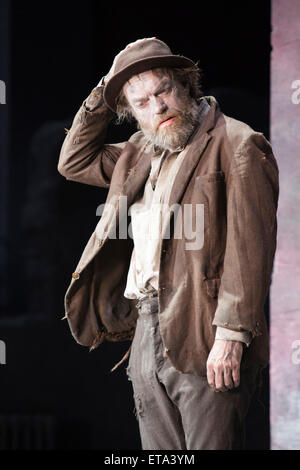 Pictured: Hugo Weaving as Vladimir. Actors Richard Roxburgh and Hugo Weaving star in Samuel Beckett's 'Waiting for Godot' at the Barbican Theatre. Part of the International Beckett Season, this Sydney Theatre Company play is directed by Andrew Upton. With Luke Mullins as Luke, Philip Quast as Pozzo, Richard Roxburgh as Estragon and Hugo Weaving as Vladimir. Performances from 4 to 13 June 2015 at the Barbican Theatre. Stock Photo