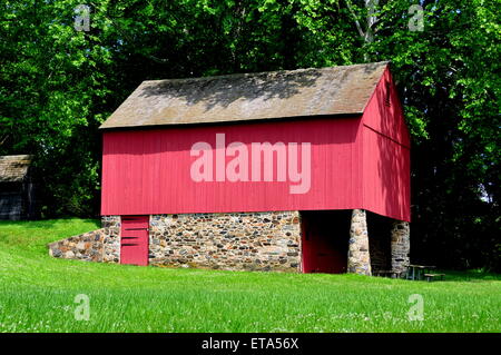 Chadds Ford, Pennsylvania:  Fieldstone and wooden barn at the Gideon Gilpin House in Brandywine Battlefield Stock Photo