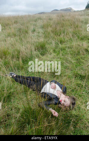 Staged Dead Girl in Field Stock Photo: 64359456 - Alamy