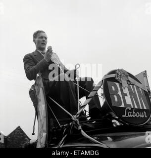 Tony Benn, Member of Parliament for Bristol South East, General Election Campaign 1955, pictured campaining in his constituancy. his wife Caroline drove the car. 26th May 1955. Stock Photo