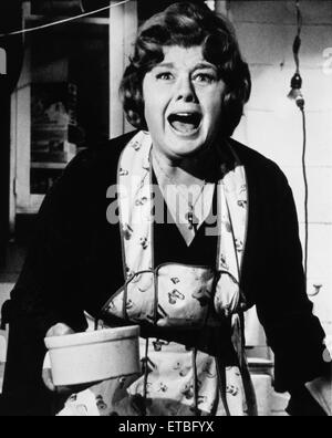 Shelley Winters, on-set of the Film 'What's the Matter with Helen?', 1971 Stock Photo