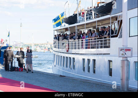 Stockholm, Sweden, June, 12, 2015. Private guests arrives at Strandvagen, Stockholm to board the Archipelago ship s/s Stockholm for further transport to the festivities. This is the start of the celebration of the marriage between Prince Carl Philip and Ms Sofia Hellqvist that will take place tomorrow at the Royal Chapel, Stockholm. Credit:  Barbro Bergfeldt/Alamy Live News Stock Photo