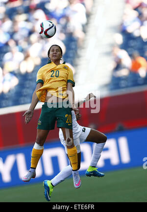 Winnipeg, Canada. 12th June, 2015. Australia's Samantha Kerr (front) heads for the ball during the group D match against Nigeria at the 2015 FIFA Women's World Cup in Winnipeg, Canada, June 12, 2015. Credit:  Ding Xu/Xinhua/Alamy Live News Stock Photo