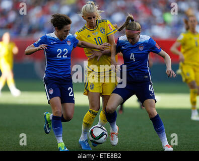 Winnipeg, Canada. 12th June, 2015. Meghan Klingenberg (L) and Becky Sauerbrunn (R) of the United States defend Sofia Jakobsson of Sweden during their Group D match at Winnipeg Stadium in Winnipeg, Canada on June 12, 2015. ) Credit:  Xinhua/Alamy Live News Stock Photo