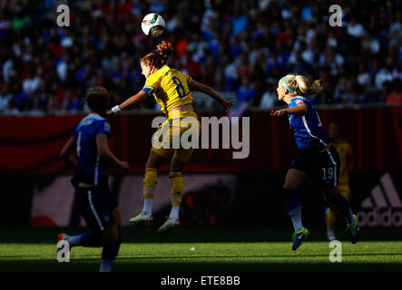 Winnipeg, Canada. 12th June, 2015. Julie Johnston (C) of Sweden heads the ball during their Group D match against the United States at Winnipeg Stadium in Winnipeg, Canada on June 12, 2015. ) Credit:  Xinhua/Alamy Live News Stock Photo