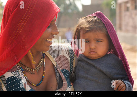 Indian woman in sari with her child in arms. Jodhpur, Rajasthan, India Stock Photo