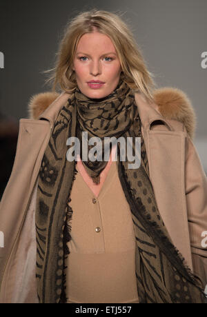 Temperley Catwalk - London Fashion Week 2015 Stock Photo - Alamy