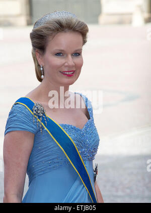 Stockholm, Sweden. 13th June, 2015. Queen Mathilde of Belgium arrives at the Royal Palace for the wedding of Prince Carl Philip and Sofia Hellqvist at the Palace Chapel in Stockholm, Sweden, 13 June 2015. © dpa picture alliance/Alamy Live News Credit:  dpa picture alliance/Alamy Live News Stock Photo