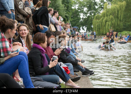 Cambridge, UK. 14th June, 2015. Cambridge University Students Cardboard Boat Race. Spectators lined the River Cam as the race got underway. Credit:  Action Plus Sports/Alamy Live News Stock Photo