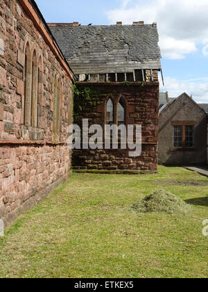 Derelict church. Congregations vacated St Columba’s Episcopal Church on Glasgow Road Clydebank, in 1996 Stock Photo