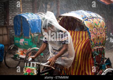 Dhaka, Bangladesh. 15th June, 2015.  A Rickshaw puller drive his vehicle when the heavy rain falls in Dhaka. © K M Asad/ZUMA Wire/ZUMAPRESS. Credit:  ZUMA Press, Inc./Alamy Live News Stock Photo