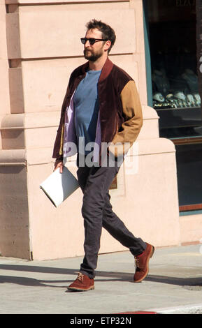 Noah Wyle goes shopping in Beverly Hills wearing brown suede shoes and two tone brown jacket  Featuring: Noah Wyle Where: Los Angeles, California, United States When: 19 Mar 2015 Credit: WENN.com Stock Photo