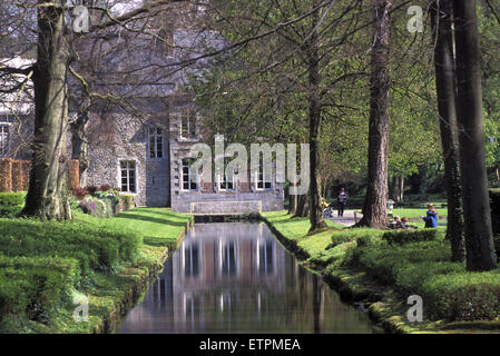 BEL, Belgium, Annevoie, Les Jardins d'Annevoie and the castle. <the water gardens of Annevoie rank among the most important in E Stock Photo