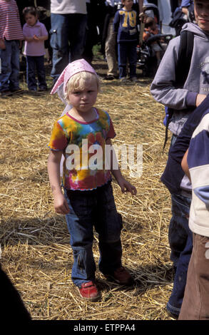 BEL, Belgium, Eastbelgium, Kelmis, Calamine, Middle Ages festival at castle Eyneburg, battle of the Vikings, child watching the  Stock Photo
