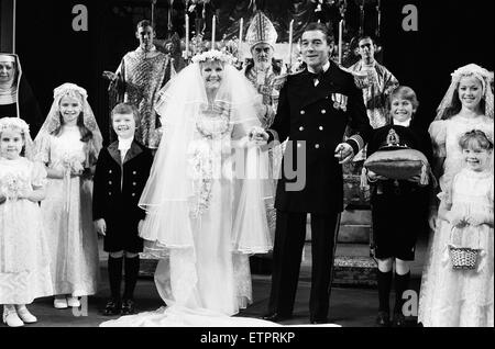 Petula Clark stars in the West End production of 'The Sound of Music'. The cast are pictured during the wedding scene. 9th August 1981. Stock Photo