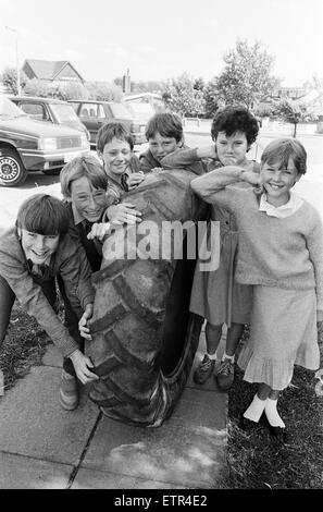 Roll 'em... Giving their giant tyre a last big push up these boys from Battyeford Middle School Mirfield, who raised £61.28 for Sport Aid. From left are Christopher Martin, Robert Argyle, John Bridgestock and Christopher Andrewartha, who pushed the tyre 10 laps - equivalent to about 2 1/2 miles - round mirfield estate. They were helped by Richard Argyle and Stewart Fox of Knowl First School, Mirfield, and Ashley Bulloch, of Battyeford First School. Also pictured are Battyeford Middle School pupils Dawn Lewis and Julie Bennett, who raised a further £32.00 for Sport Aid with a sponsored 10 lap r Stock Photo