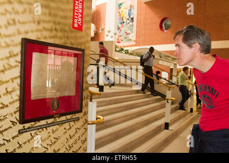 London,UK. 15th June 2015. Visitors  view an exhibition  at the British Library   on the 800 anniversary of the signing of the Magna Carta at Runnymede Credit:  amer ghazzal/Alamy Live News Stock Photo