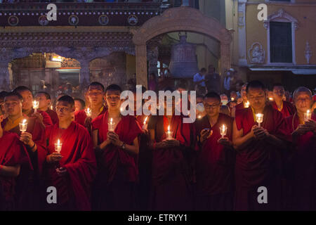 June 12, 2015 - Kathmandu, Nepal - Buddhist monks taking part in a mass gathering and candlelight vigil held at Boudhanath Stupa on 49th day after the April 25 earthquake in Kathmandu, Nepal. The massive earthquake which struck Nepal on April 25 and ensuing aftershocks have left nearly 9,000 people dead and destroyed or damaged tens of thousands of houses in Nepal. (Credit Image: © Sumit Shrestha/ZUMA Wire/ZUMAPRESS.com) Stock Photo