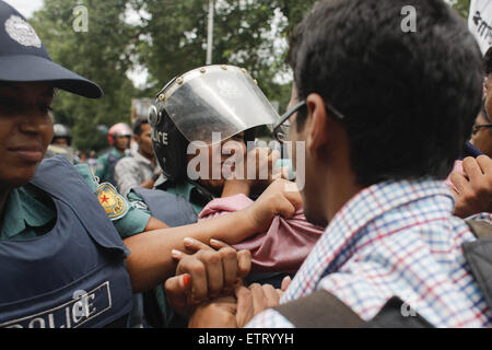 Dhaka, Bangladesh. 15th June, 2015. Bangladeshi activists try to break the police barricade during on their way to place a memorandum to the prime minister to demand arrest and punishment for those who sexually assaulted several women during Bengali New Year celebrations at Dhaka University area, Dhaka, Bangladesh, June 15, 2015. Credit:  Suvra Kanti Das/ZUMA Wire/ZUMAPRESS.com/Alamy Live News Stock Photo