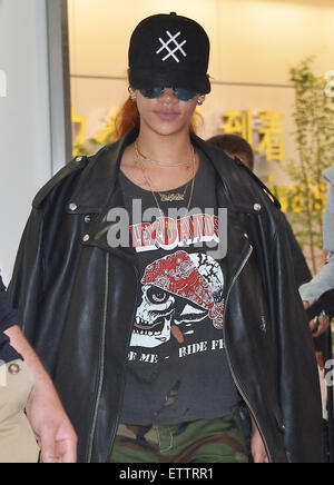 Chiba, Japan. 15th June, 2015. Singer Rihanna arrives at Narita International Airport in Chiba, Japan on June 15, 2015. Credit:  Aflo Co. Ltd./Alamy Live News Stock Photo