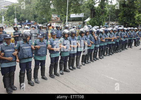Dhaka, Bangladesh. 15th June, 2015. Bangladeshi police stands guard to stop the protesters in Dhaka, Bangladesh, June 15, 2015. Bangladeshi activists try to break the police barricade during on their way to place a memorandum to the prime minister to demand arrest and punishment for those who sexually assaulted several women during Bengali New Year celebrations at Dhaka University area. Credit:  Suvra Kanti Das/ZUMA Wire/ZUMAPRESS.com/Alamy Live News Stock Photo
