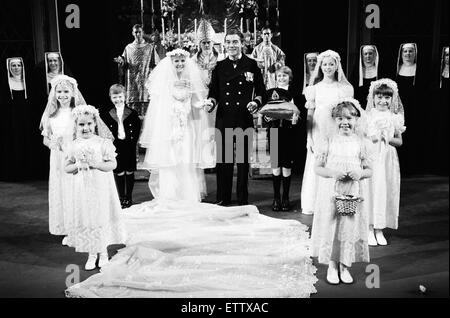 Petula Clark stars in the West End production of 'The Sound of Music'. The cast are pictured during the wedding scene. 9th August 1981. Stock Photo