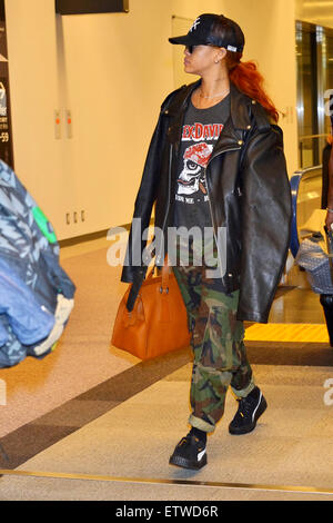 Chiba, Japan. 15th June, 2015. Singer Rihanna arrives in Japan at Narita International Airport in Chiba, Japan on June 15, 2015 Credit:  dpa picture alliance/Alamy Live News Stock Photo