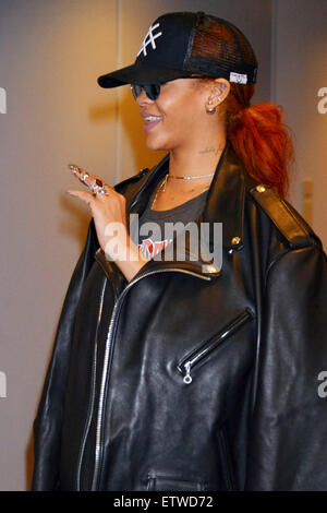 Chiba, Japan. 15th June, 2015. Singer Rihanna arrives in Japan at Narita International Airport in Chiba, Japan on June 15, 2015 Credit:  dpa picture alliance/Alamy Live News Stock Photo