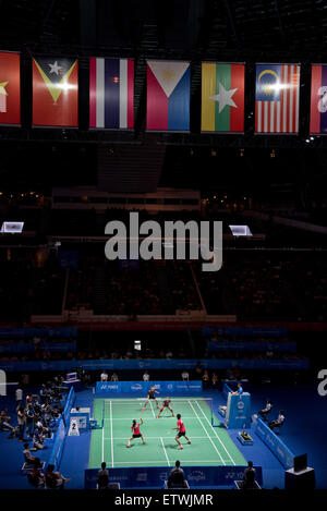 Indonesia vs. Malaysia Badminton doubles final game at the 28th SEA Games, Singapore Stock Photo