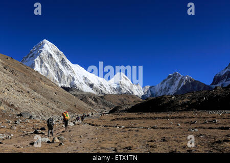 Trekkers walking along the Lobuche Pass, Everest base camp trek, UNESCO World Heritage Site, Sagarmatha National Park, Stock Photo