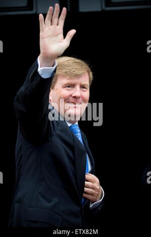 Amsterdam, The Netherlands. 16th June, 2015. King Willem-Alexander of The Netherlands attends the award ceremony of the Zilveren Anjers of the Prince Bernhard culture foundation at the Royal Palace in Amsterdam, The Netherlands, 16 June 2015. The Zilveren Stock Photo