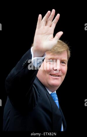 Amsterdam, The Netherlands. 16th June, 2015. King Willem-Alexander of The Netherlands attends the award ceremony of the Zilveren Anjers of the Prince Bernhard culture foundation at the Royal Palace in Amsterdam, The Netherlands, 16 June 2015. The Zilveren Stock Photo