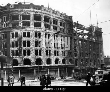 Second World War, May Blitz in Liverpool. The shell of Lewis's building which earlier that day had been crowded with shoppers. 3rd May 1941. Stock Photo