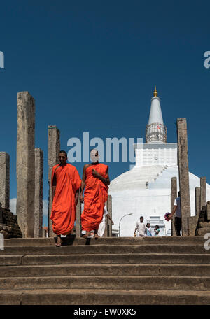 Buddhist Monks in Saffron Robes outside Ruwanwelisaya (Ruwanweli Maha Seya) Stupa, Anuradhapura, Sri Lanka Stock Photo